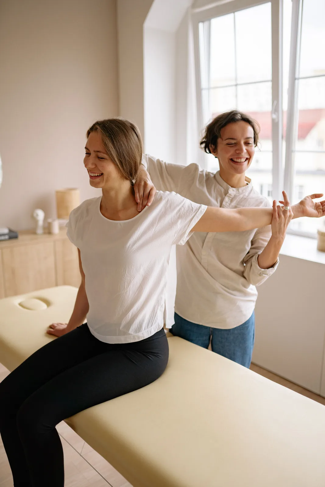 Fizjoterapeuta podczas terapii